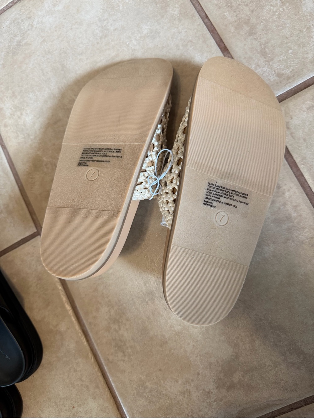 Universal Thread sandals - Picture 2 of 2
